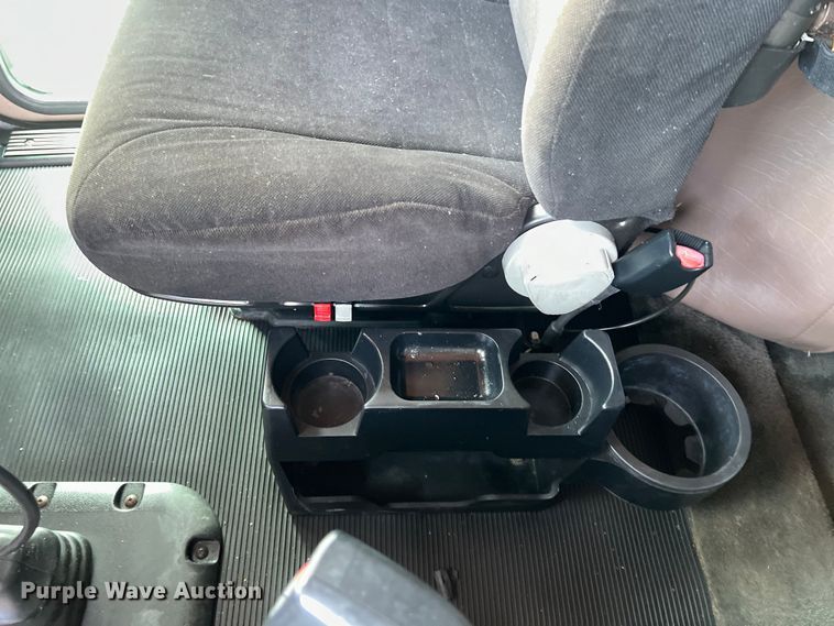 image for item DO2477 2012 Peterbilt  386 semi truck