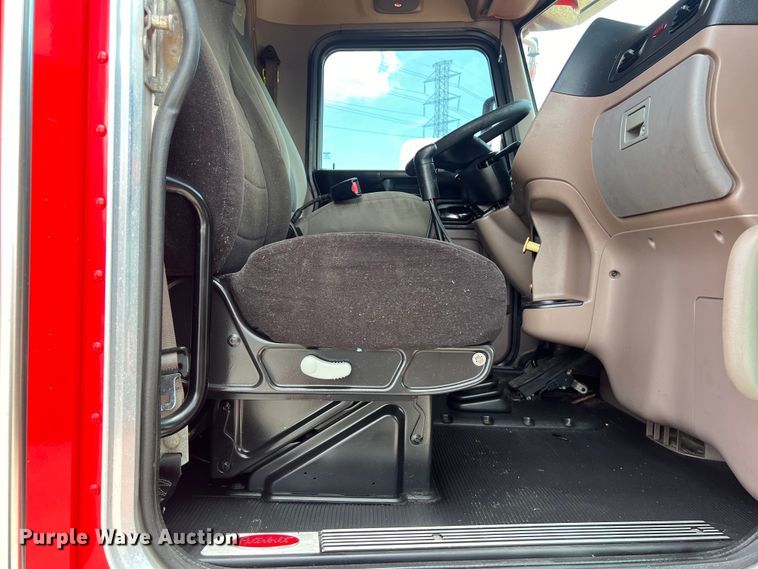 image for item DO2477 2012 Peterbilt  386 semi truck