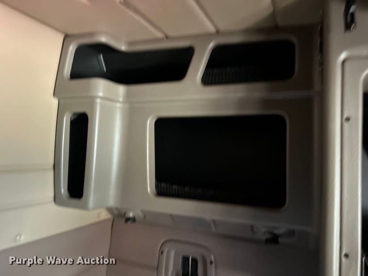 image for item DO2477 2012 Peterbilt  386 semi truck