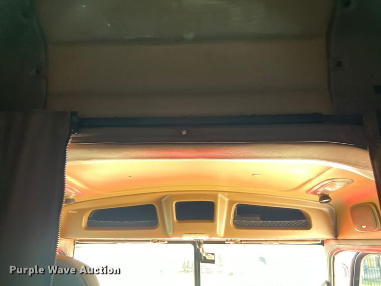 image for item DO2477 2012 Peterbilt  386 semi truck