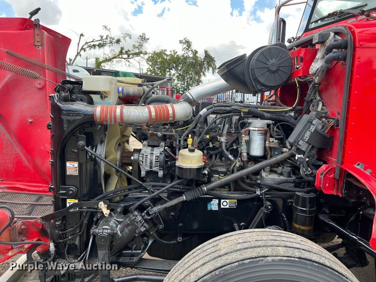 image for item DO2477 2012 Peterbilt  386 semi truck