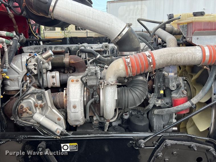 image for item DO2477 2012 Peterbilt  386 semi truck