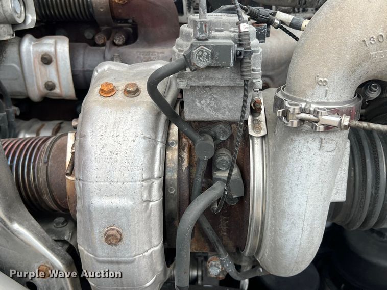 image for item DO2477 2012 Peterbilt  386 semi truck