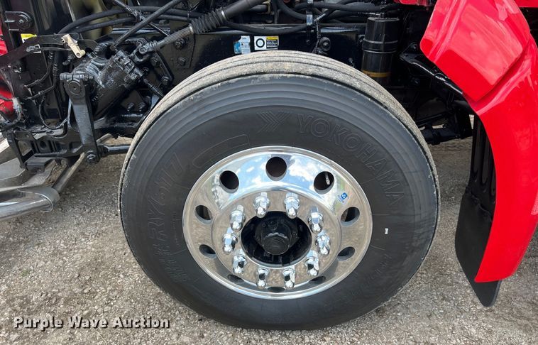 image for item DO2477 2012 Peterbilt  386 semi truck