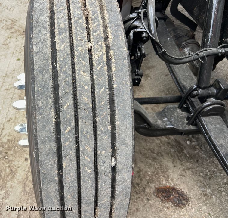 image for item DO2477 2012 Peterbilt  386 semi truck