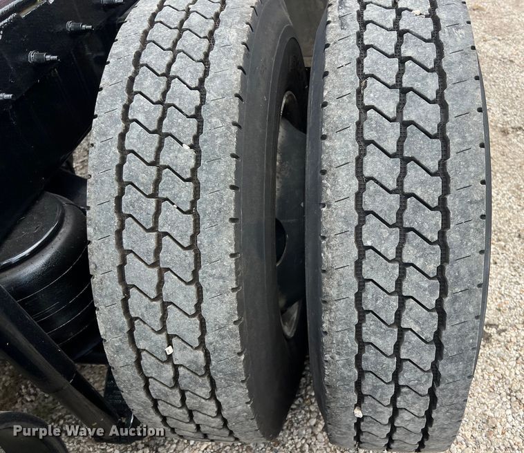 image for item DO2477 2012 Peterbilt  386 semi truck