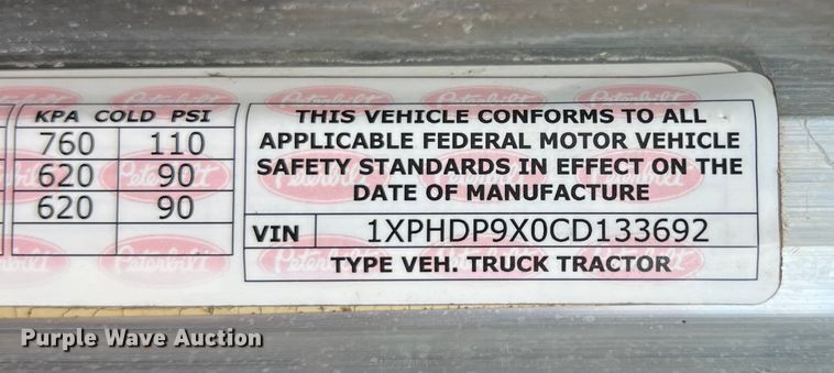 image for item DO2477 2012 Peterbilt  386 semi truck