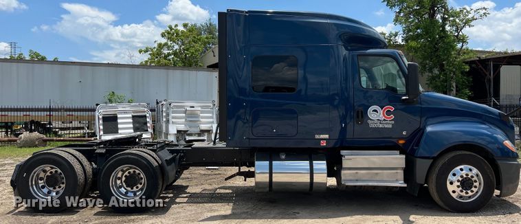 image for item DO2478 2018 International  LT624 semi truck