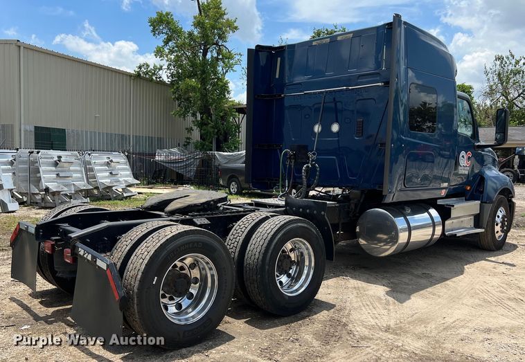 image for item DO2478 2018 International  LT624 semi truck