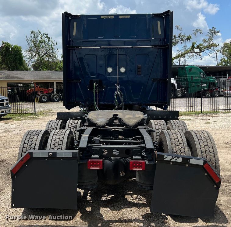 image for item DO2478 2018 International  LT624 semi truck