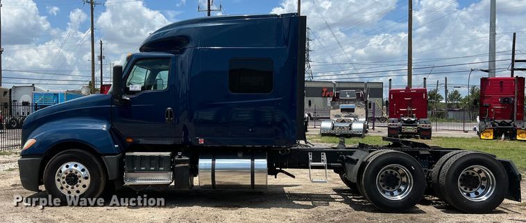 image for item DO2478 2018 International  LT624 semi truck