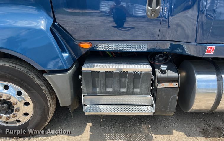 image for item DO2478 2018 International  LT624 semi truck