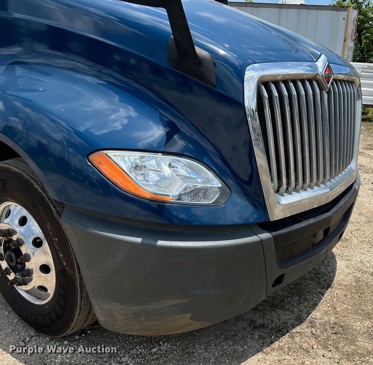 image for item DO2478 2018 International  LT624 semi truck