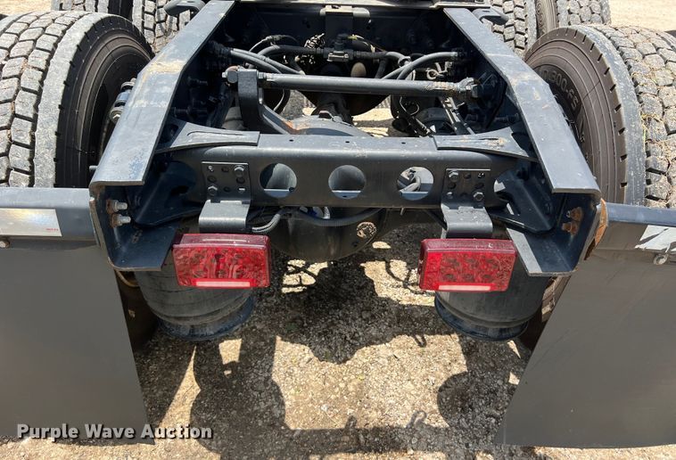 image for item DO2478 2018 International  LT624 semi truck