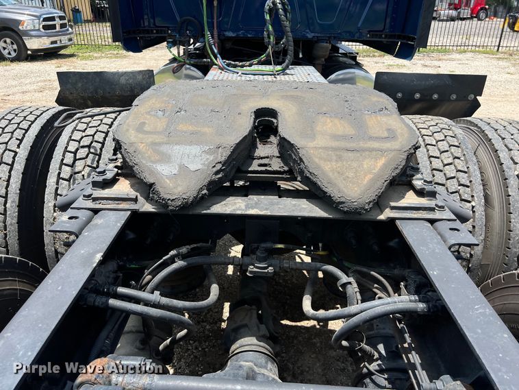 image for item DO2478 2018 International  LT624 semi truck