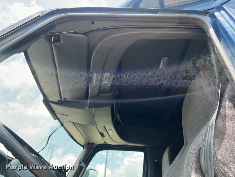 image for item DO2478 2018 International  LT624 semi truck