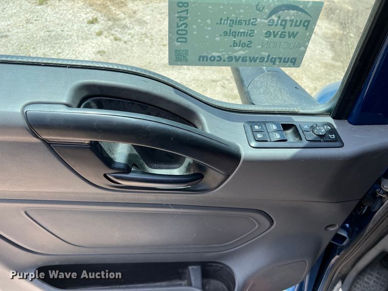 image for item DO2478 2018 International  LT624 semi truck