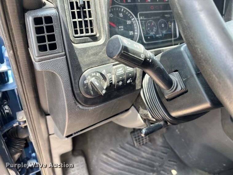 image for item DO2478 2018 International  LT624 semi truck