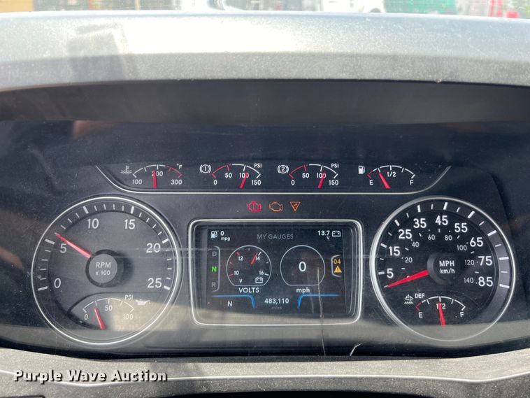 image for item DO2478 2018 International  LT624 semi truck