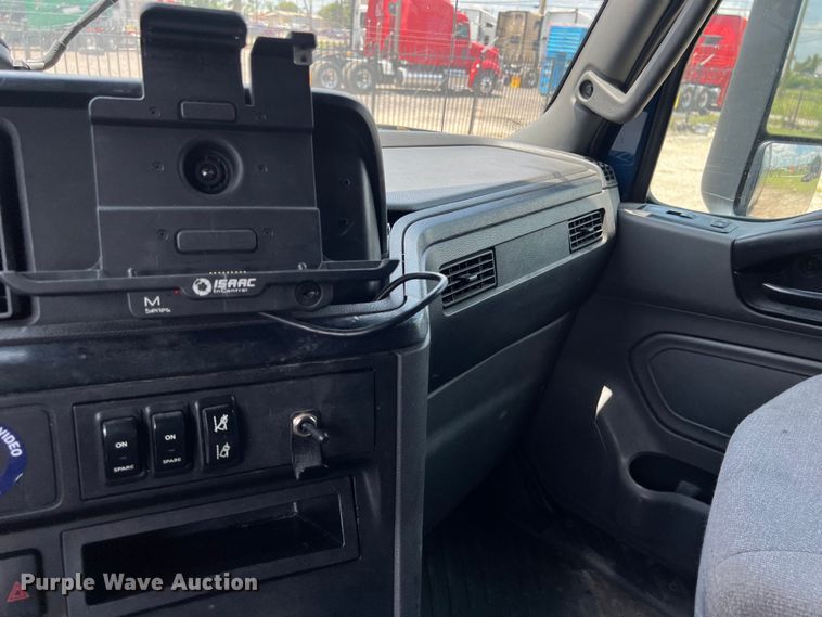 image for item DO2478 2018 International  LT624 semi truck