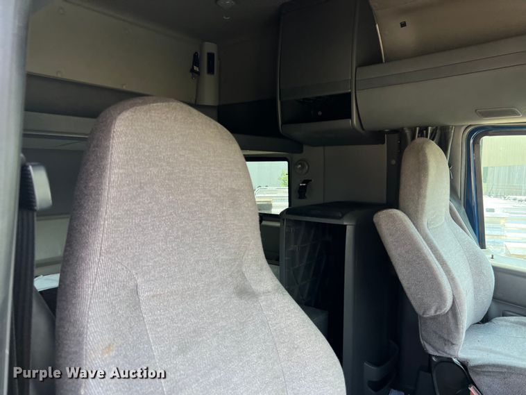 image for item DO2478 2018 International  LT624 semi truck