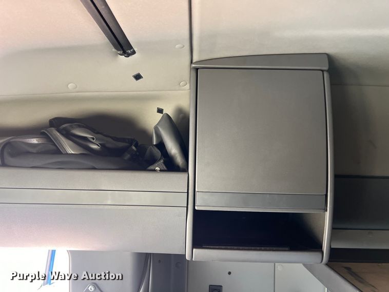 image for item DO2478 2018 International  LT624 semi truck