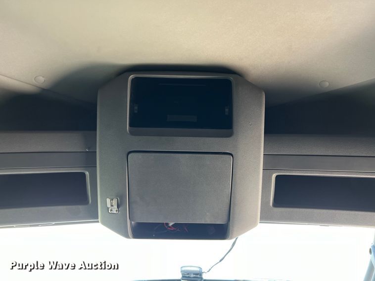 image for item DO2478 2018 International  LT624 semi truck