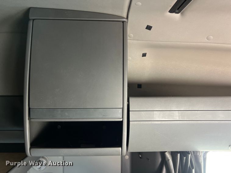 image for item DO2478 2018 International  LT624 semi truck