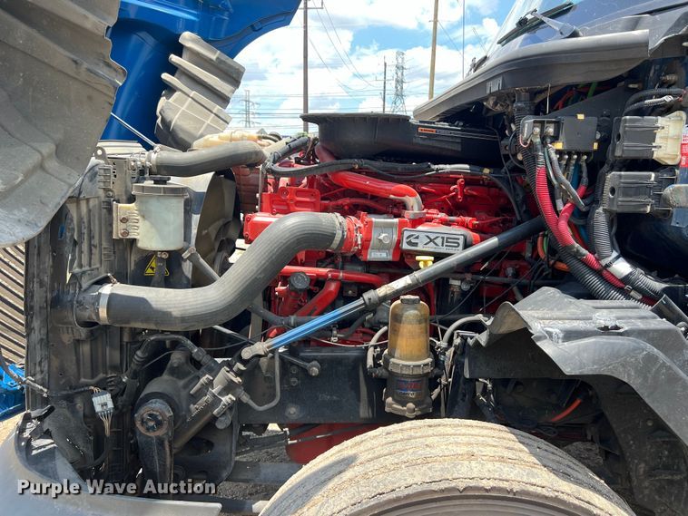 image for item DO2478 2018 International  LT624 semi truck