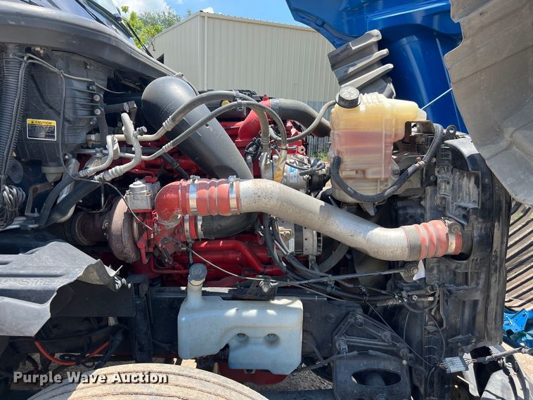 image for item DO2478 2018 International  LT624 semi truck