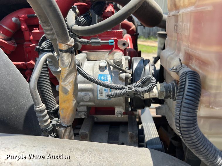 image for item DO2478 2018 International  LT624 semi truck