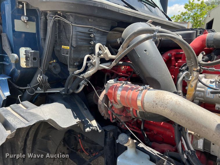 image for item DO2478 2018 International  LT624 semi truck