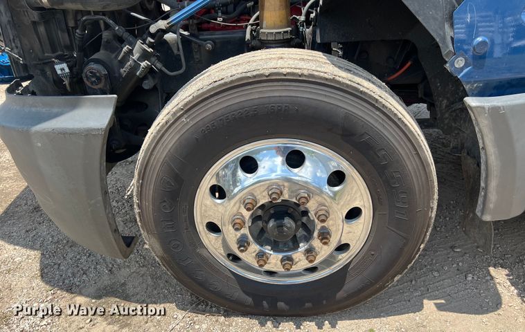 image for item DO2478 2018 International  LT624 semi truck