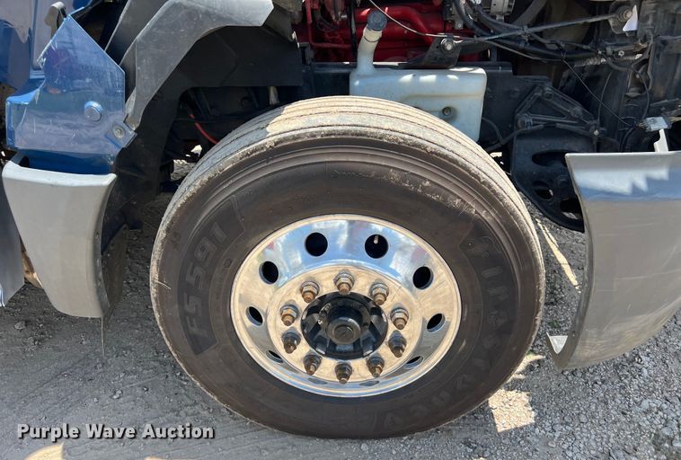 image for item DO2478 2018 International  LT624 semi truck