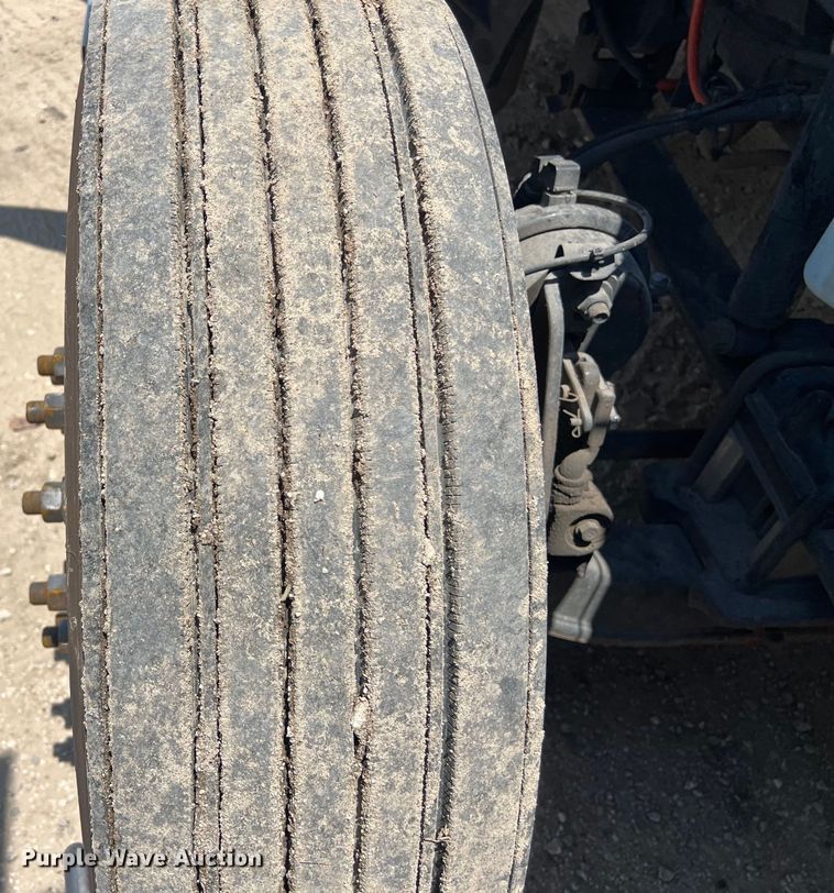 image for item DO2478 2018 International  LT624 semi truck