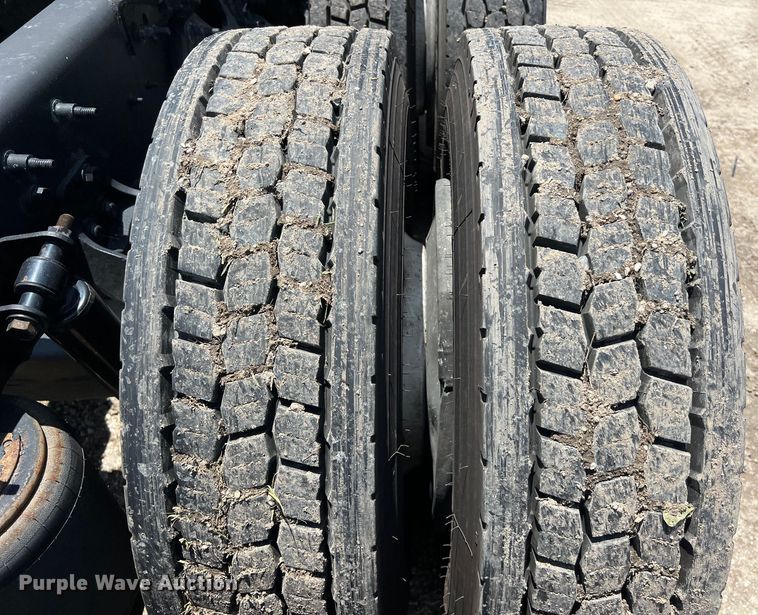 image for item DO2478 2018 International  LT624 semi truck