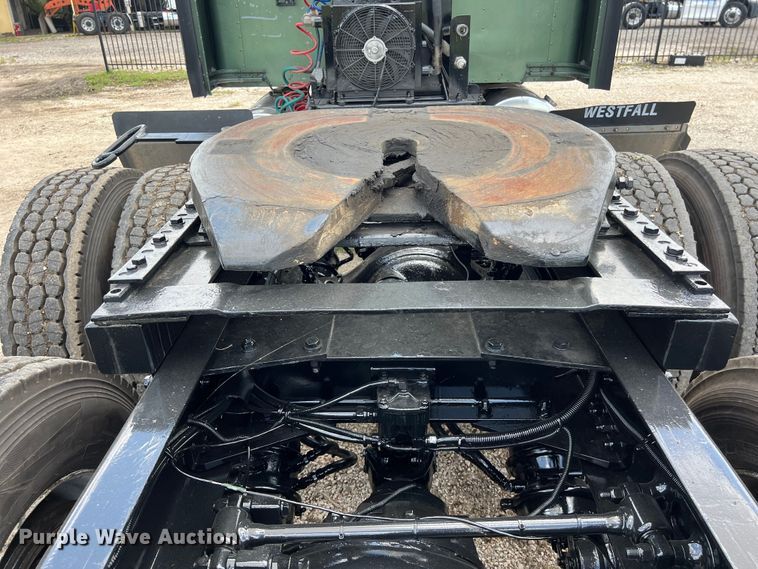 image for item DO2479 2013 Kenworth T660 semi truck