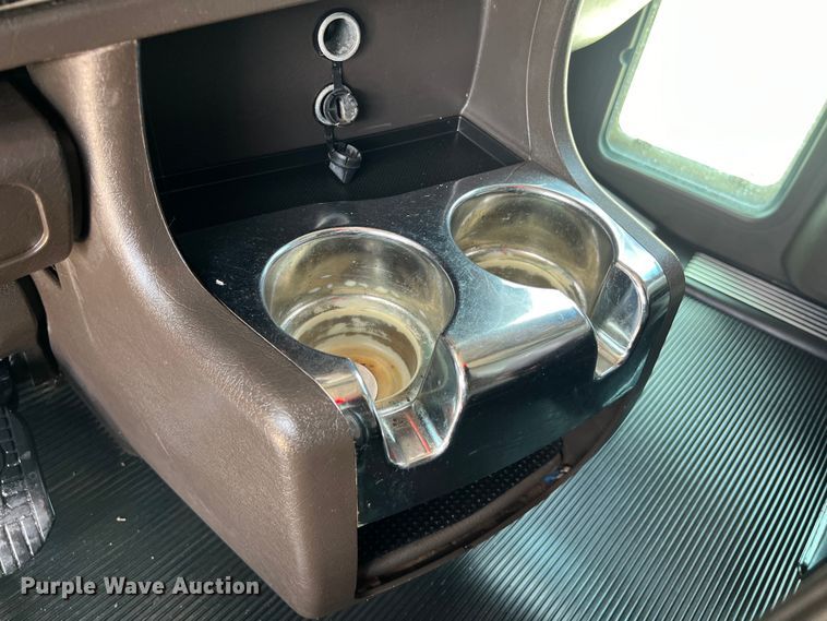 image for item DO2479 2013 Kenworth T660 semi truck