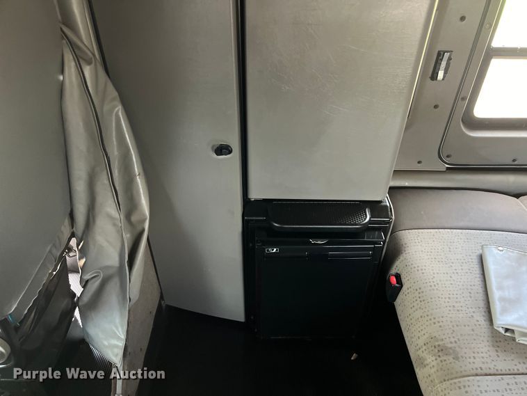 image for item DO2479 2013 Kenworth T660 semi truck