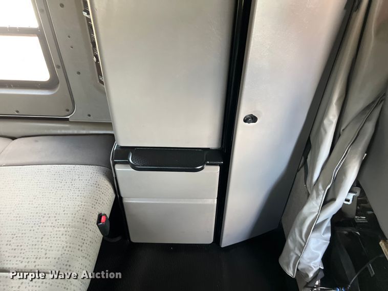 image for item DO2479 2013 Kenworth T660 semi truck