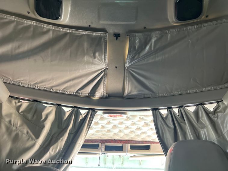 image for item DO2479 2013 Kenworth T660 semi truck