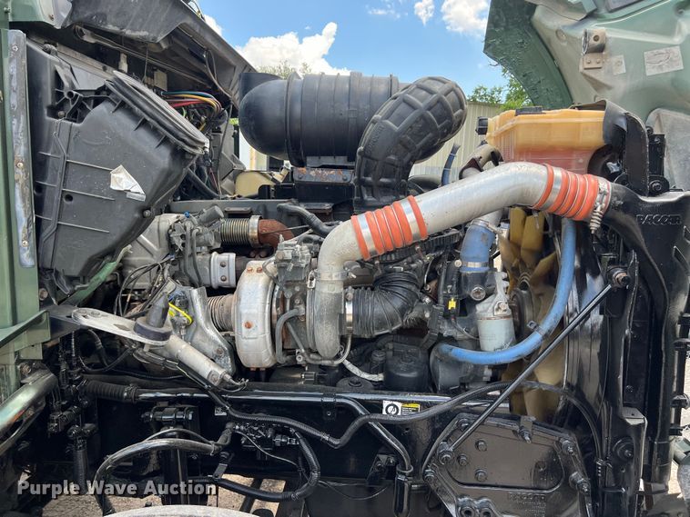 image for item DO2479 2013 Kenworth T660 semi truck