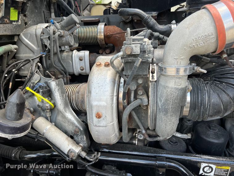 image for item DO2479 2013 Kenworth T660 semi truck