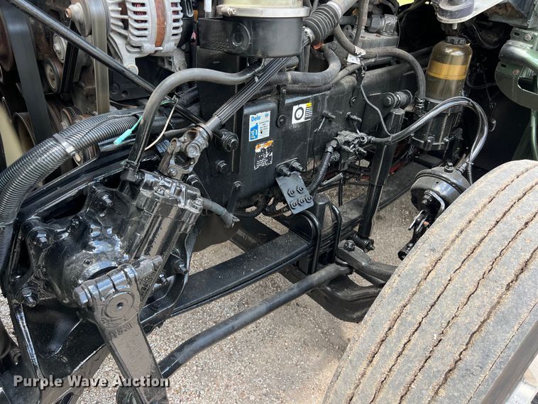 image for item DO2479 2013 Kenworth T660 semi truck