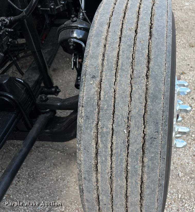 image for item DO2479 2013 Kenworth T660 semi truck