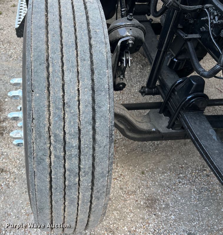 image for item DO2479 2013 Kenworth T660 semi truck