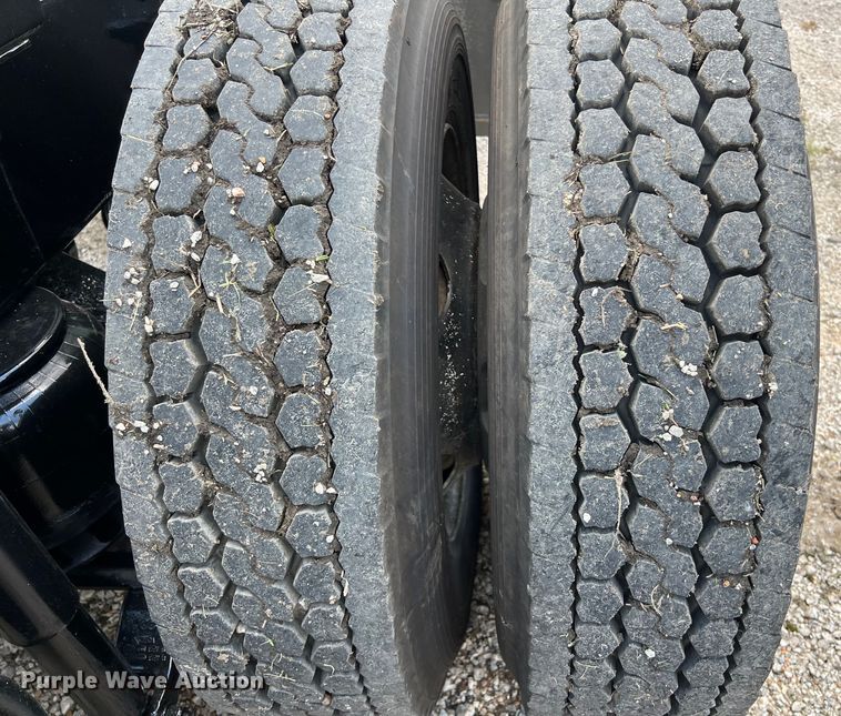 image for item DO2479 2013 Kenworth T660 semi truck