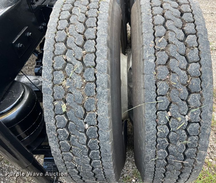 image for item DO2479 2013 Kenworth T660 semi truck