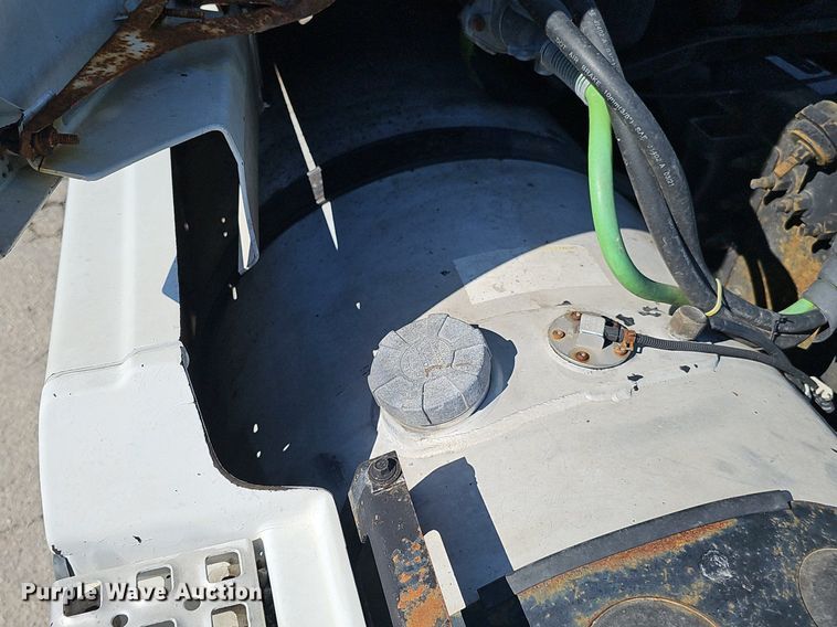 image for item DP0986 2005 Volvo VNL semi truck