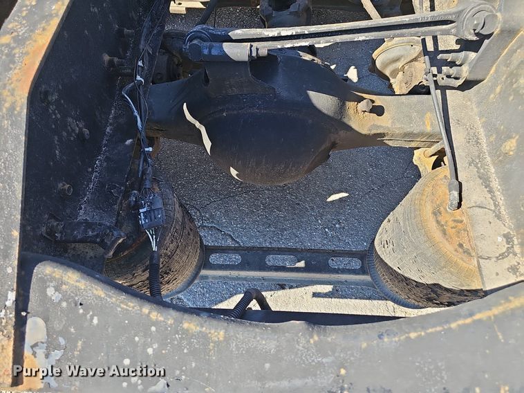 image for item DP0986 2005 Volvo VNL semi truck